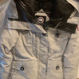 Women’s XS Canada Goose